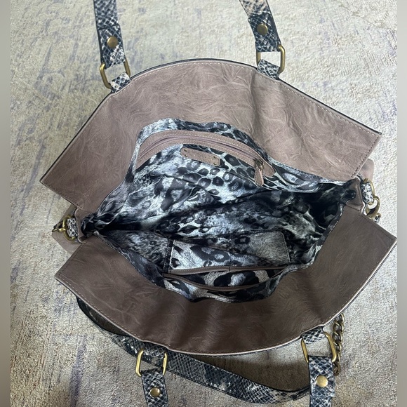 Kate Landry Shoulder Bag - Picture 3 of 5
